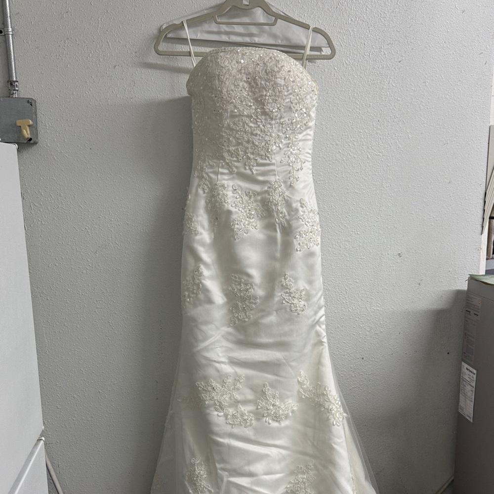 Elegant White Wedding Dress